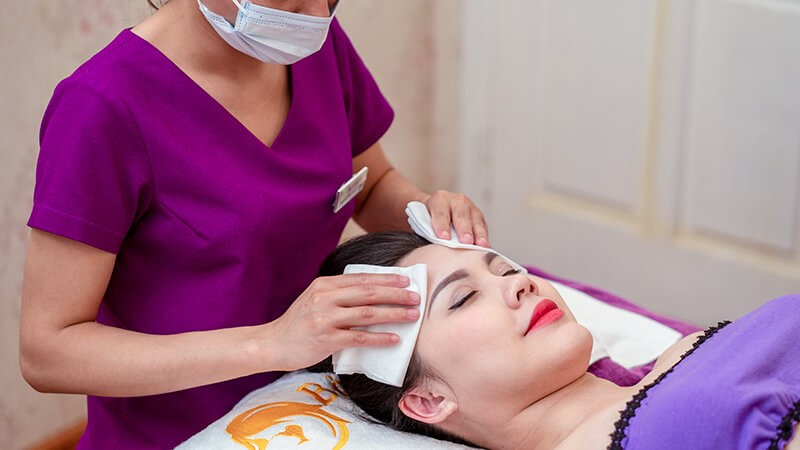 Bà bầu có nên đi spa chăm sóc da mặt, massage mặt khi mang thai?