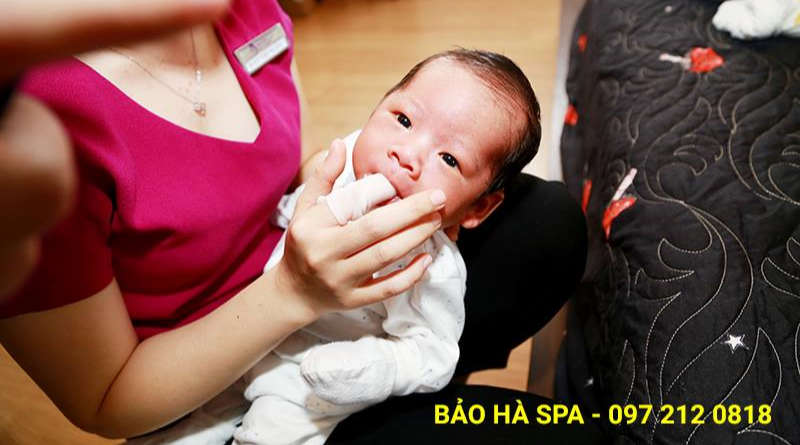 Tắm bé tại Bảo Hà Spa
