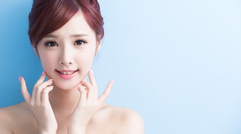 chăm sóc da mặt sau sinh bằng sữa mẹ