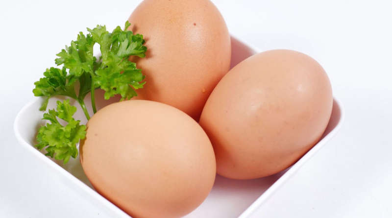 trứng gà làm đẹp sau sinh