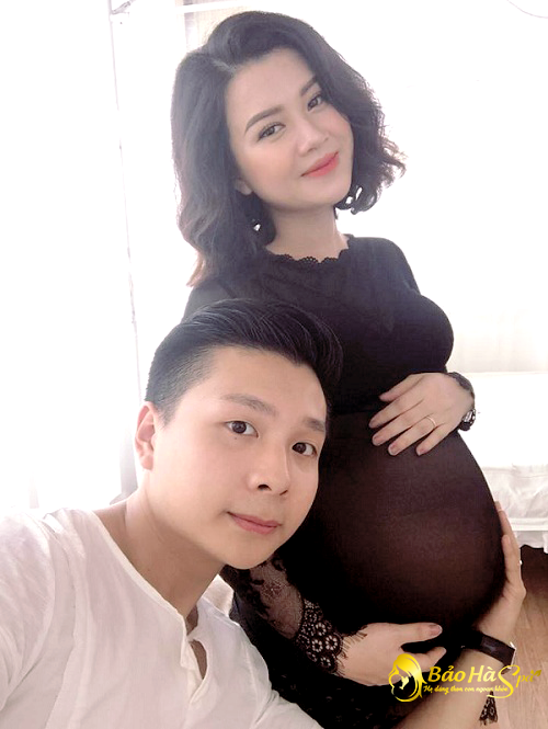 MC Hương Giang hạnh phúc khoe bụng bầu 9 tháng
