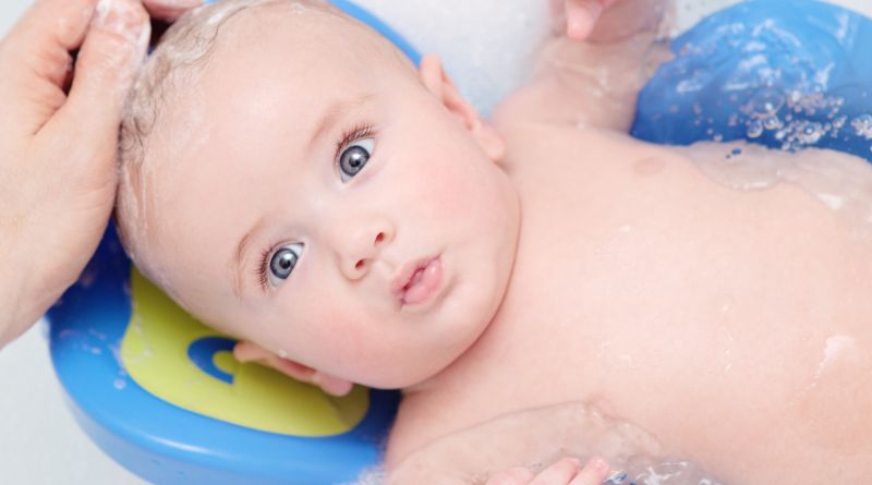 Những lưu ý khi tắm cho trẻ nhỏ