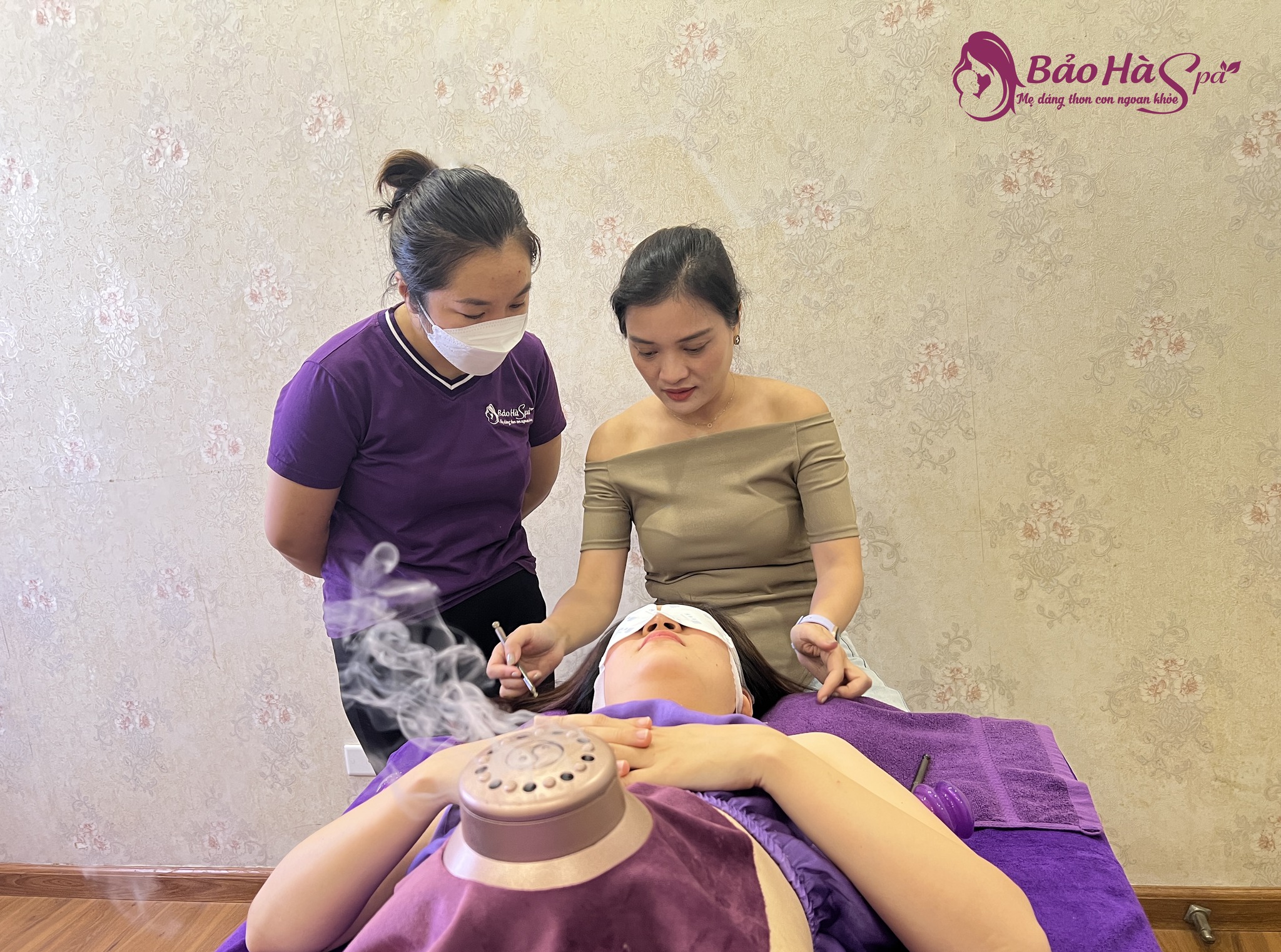 Trải nghiệm trị liệu dưỡng sinh tính nữ tại Bảo Hà Spa, giúp cải thiện sức khỏe, duy trì sự tươi trẻ và nâng cao khí chất phụ nữ. Liệu pháp này giúp cân bằng hormone Estrogen, tăng cường Dopamine, thải độc tố và dưỡng nội lực, mang lại tinh thần sảng khoái và sức khỏe toàn diện.