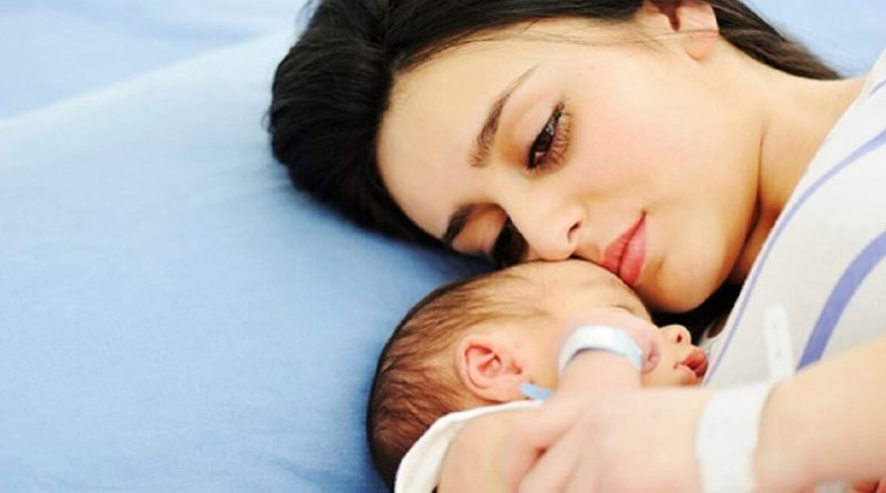 Vết mổ sau sinh bị đau mẹ bỉm sữa phải làm sao để khắc phục?